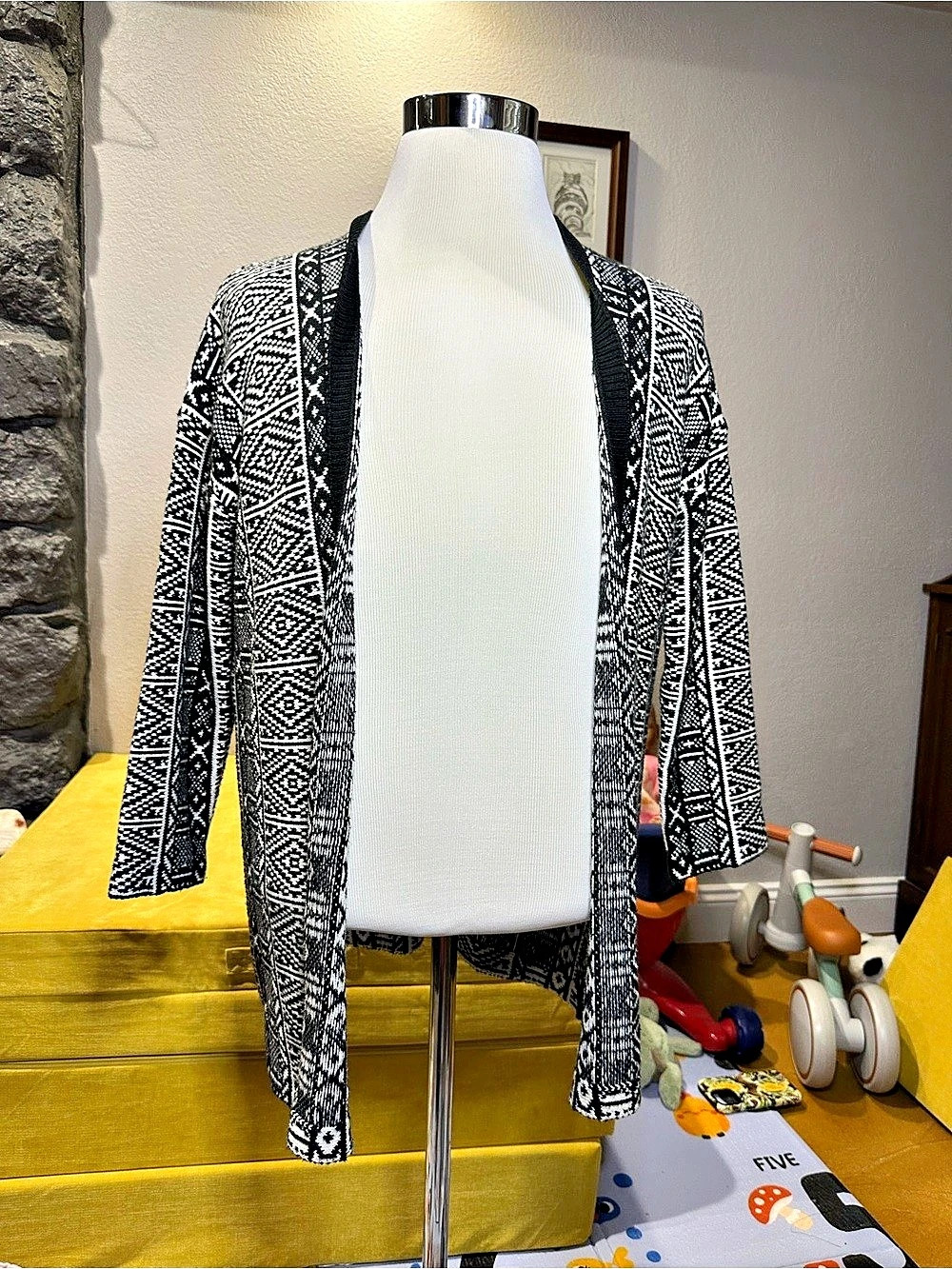 Old Navy Geometric Open Front Cardigan in Black & White Size Large